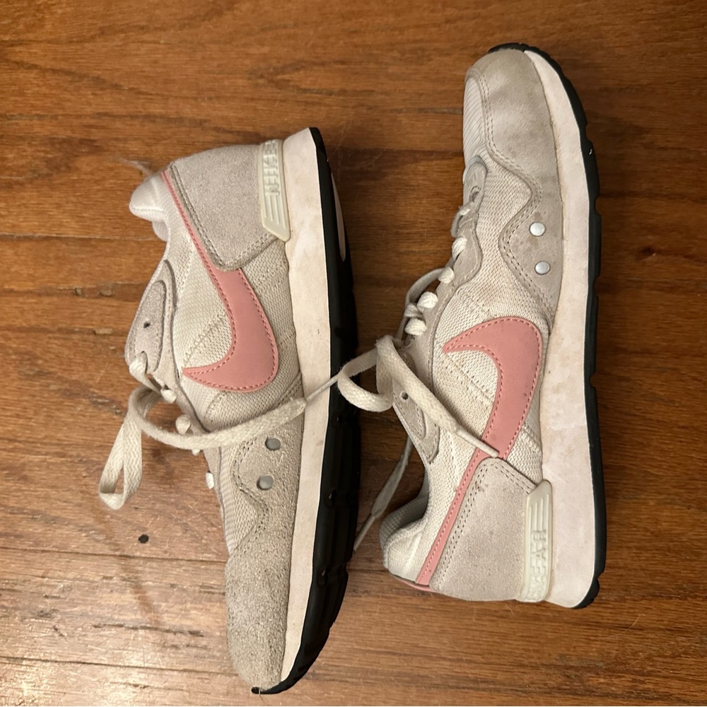 Women’s Nike sneakers